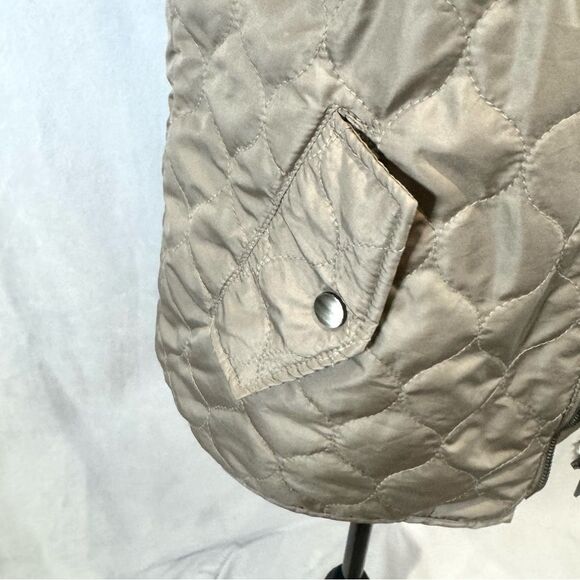 Altar’d State mocha Sherpa lined quilted hooded vest size small - Picture 3 of 7